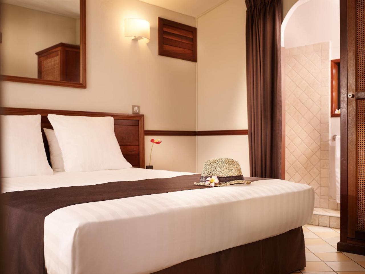 Iloha Seaview Hotel Сен-Лу Екстериор снимка